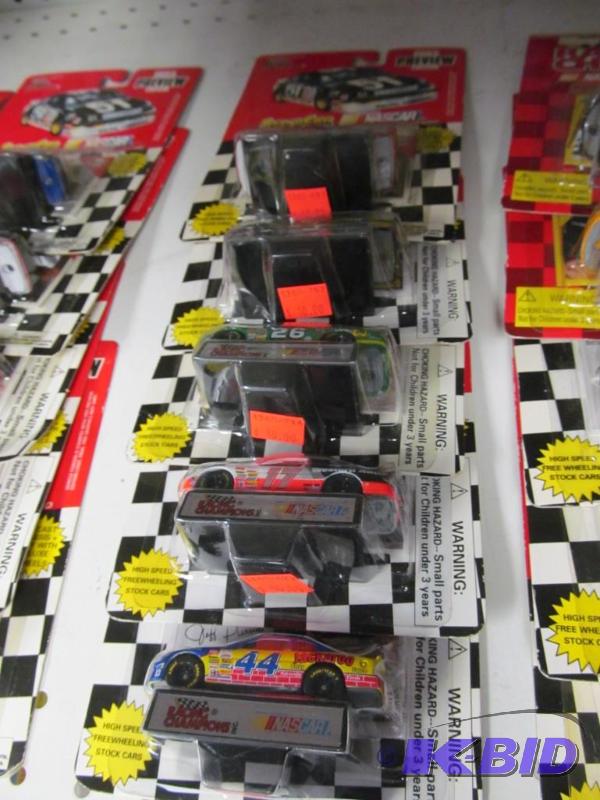 lot 42 image: Lot of 5 1995 Racing Champions 164 NASCAR Diecast