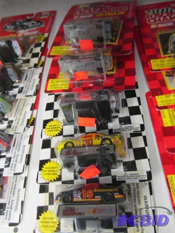 lot 43 image: Lot of 5 1995 Racing Champions 164 NASCAR Diecast