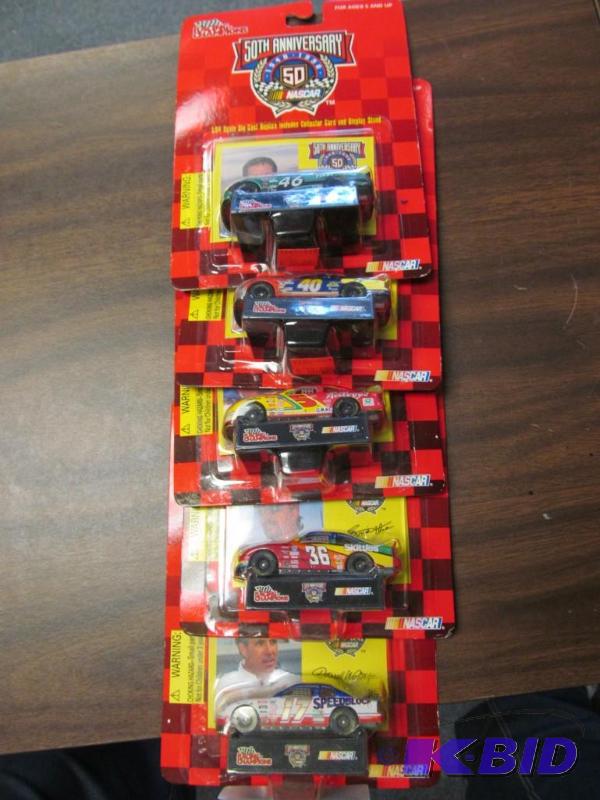 lot 51 image: Lot of 5 1998 Racing Champions 164 NASCAR Diecast