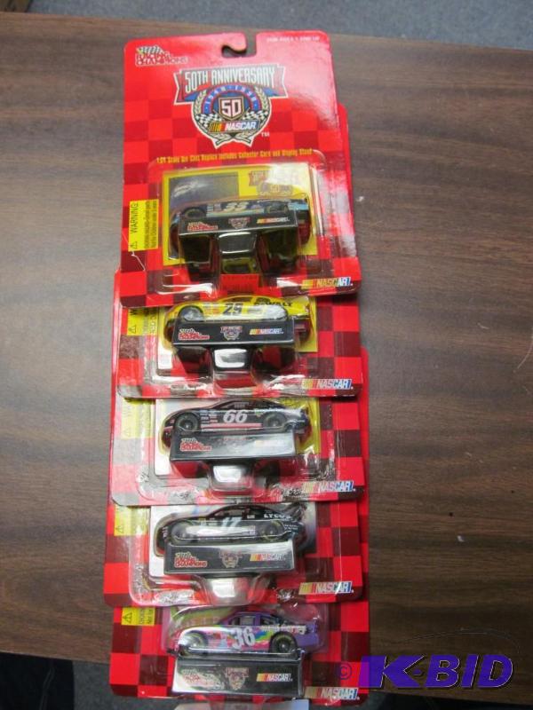 lot 52 image: Lot of 5 1998 Racing Champions 164 NASCAR Diecast
