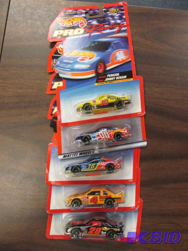 lot 56 image: Lot of 5 Hot Wheels 164 NASCAR Diecast