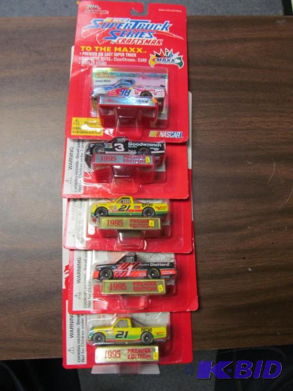 lot 64 image: Lot of 5 1995 NASCAR Craftsman Truck Series 164 Diecast by Racing Champions