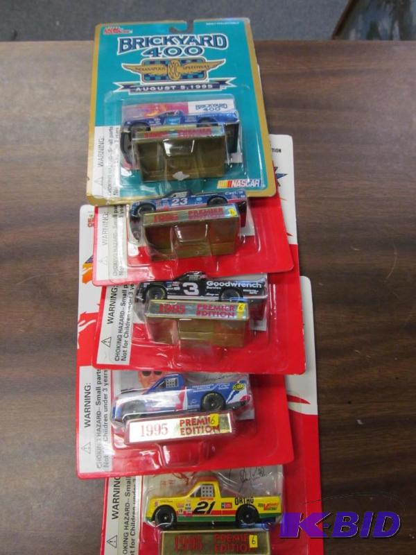 lot 71 image: Lot of 5 1995 NASCAR Craftsman Truck Series 164 Diecast by Racing Champions