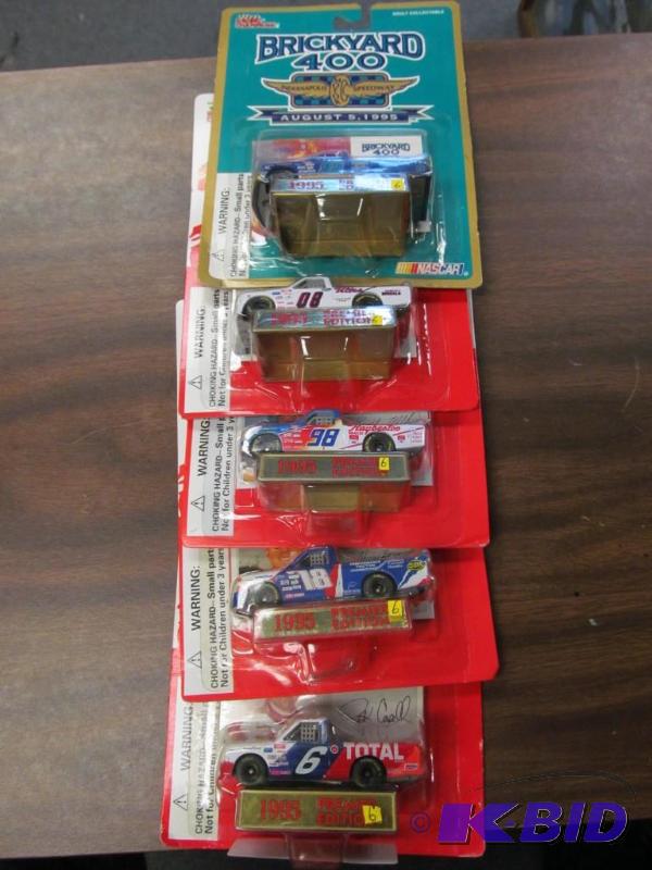 lot 73 image: Lot of 5 1995 NASCAR Craftsman Truck Series 164 Diecast by Racing Champions