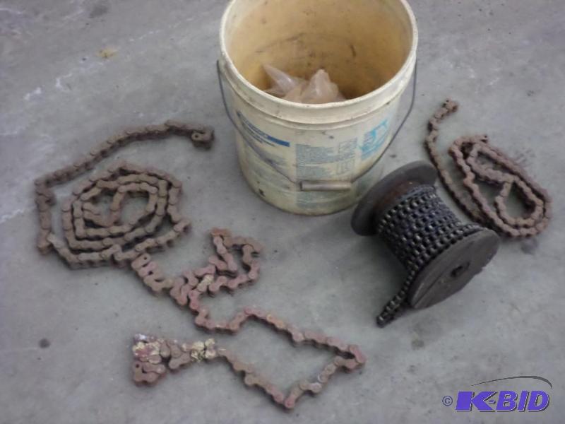 lot 114 image: Bucket Of Misc Industrial Chain...