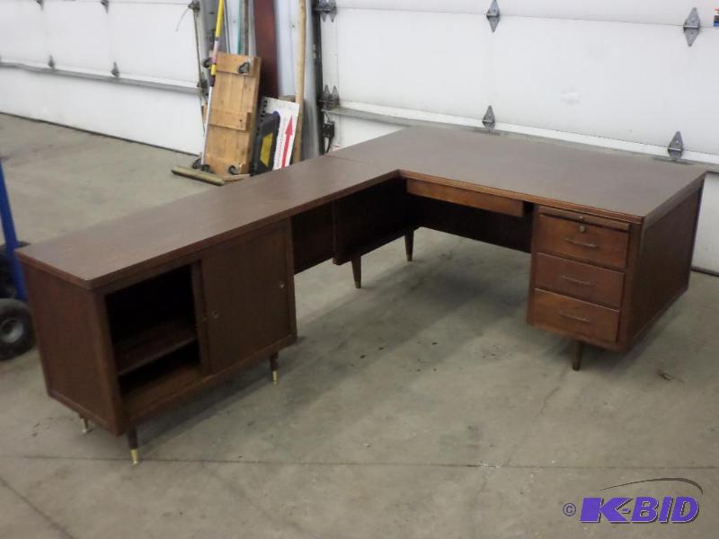 lot 119 image: 2-Piece Wooden Office Desk, In Good Condition...