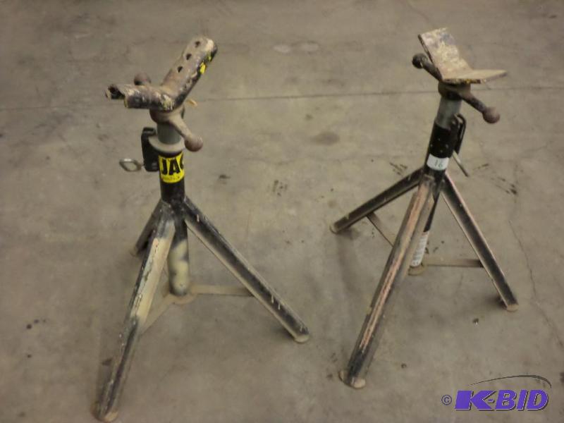 lot 16 image: (2) Pro-Jack 49" 2000# Jack Stands...