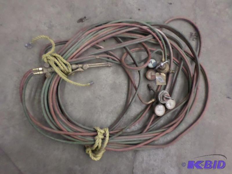 lot 17 image: Oxi-Acetylene Hose-Torch-Regulator Set...