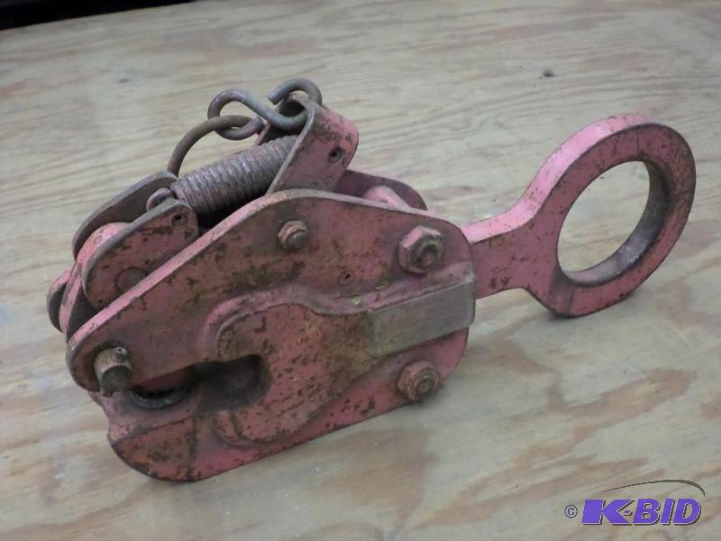 lot 26 image: Industrial Renfroe Model-FR 2-Ton Vertical Li...