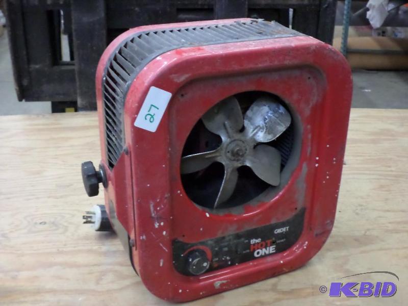 lot 27 image: Cadet &quotThe Hot One" 240Volt 270040...