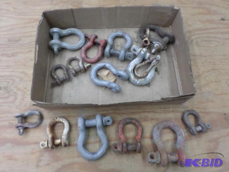 lot 30 image: Box Of Various Sized Clevices...