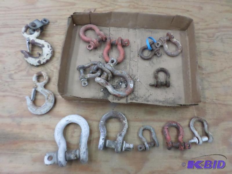 lot 31 image: Box Of Various Sized Clevices & Hooks...