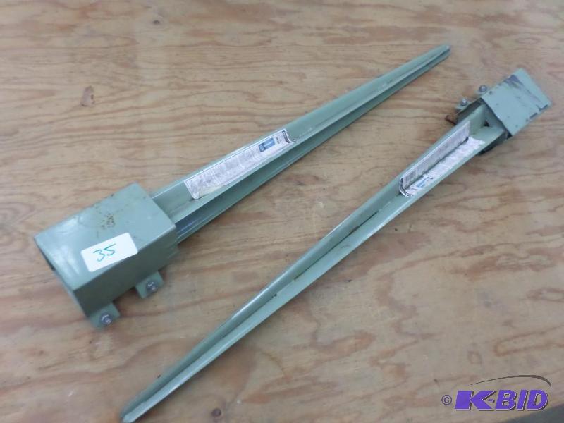 lot 35 image: (2) Peak Model-4000 Mailbox Post Ground Stake...