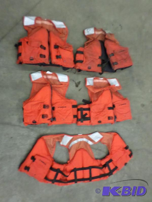 lot 43 image: (5) Stearns Size Adult Large Safety Hi-Vis Li...