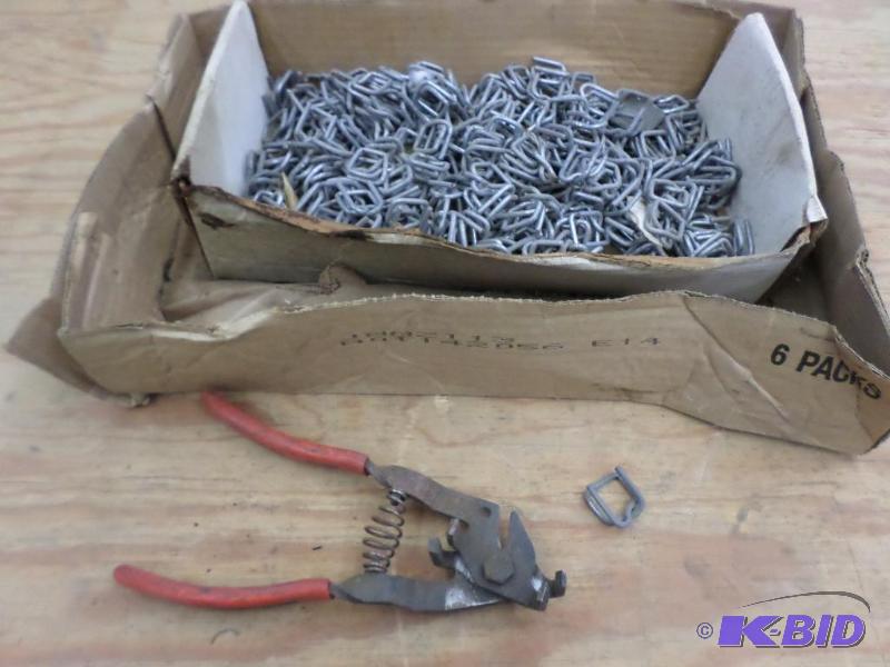 lot 67 image: Box Of Commercial StrappingBanding Clips &am...