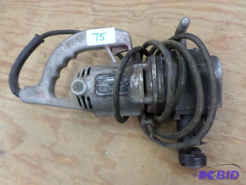 lot 75 image: Model 3255 120Volt 8-Gauge Nibbler...
