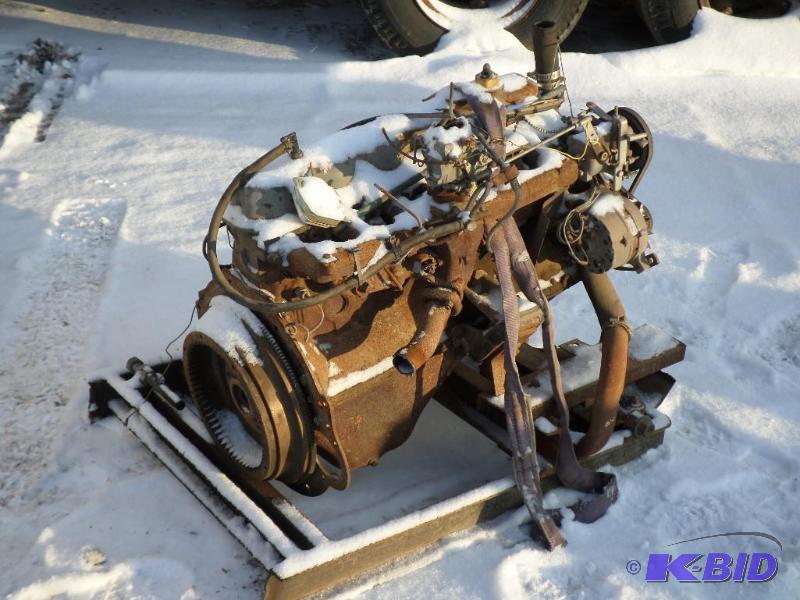 lot 9 image: 1983 Ford F.150 Inline-6 300 Gas Motor...