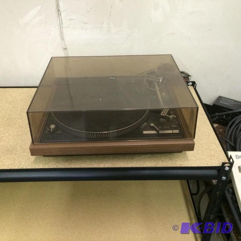 lot 24 image: Vintage Dual CS 1246 Powers on, not in workin...
