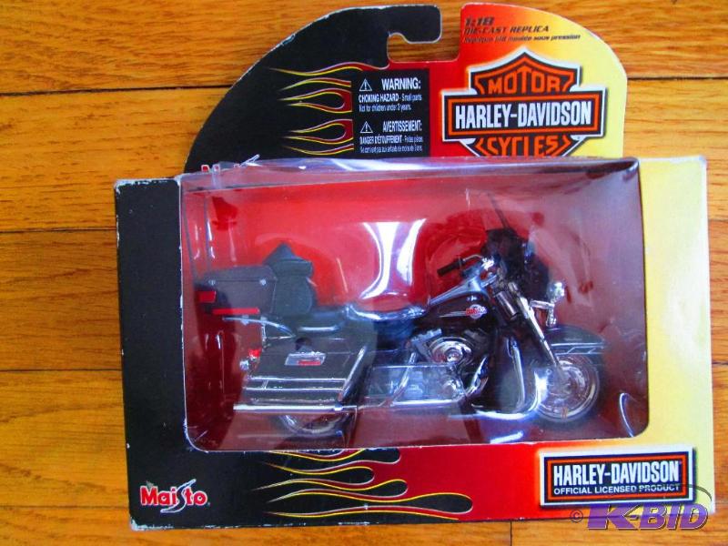lot 16 image: Harley Davidson official licenses series 21 b...