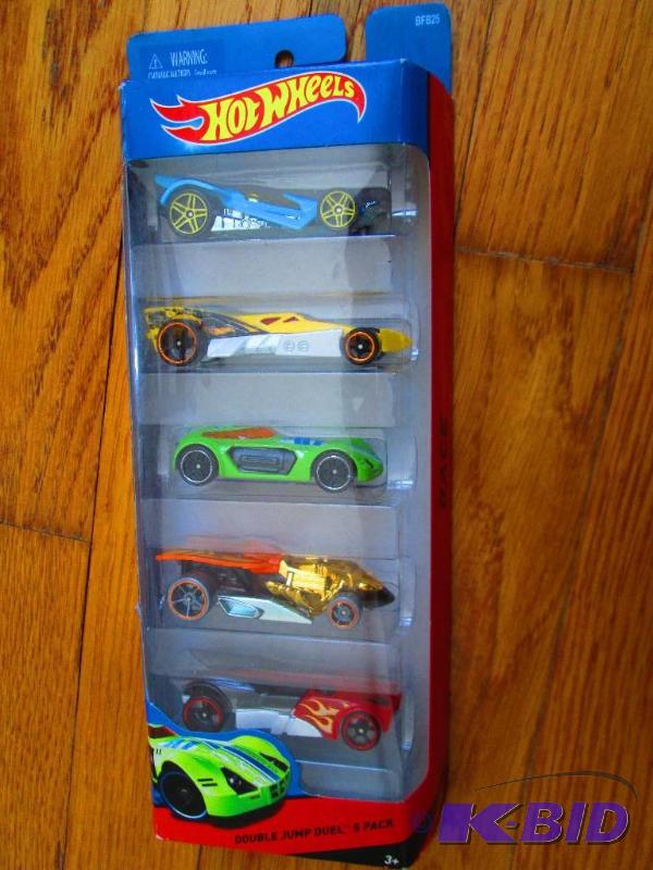 lot 19 image: Hot wheels race cars...