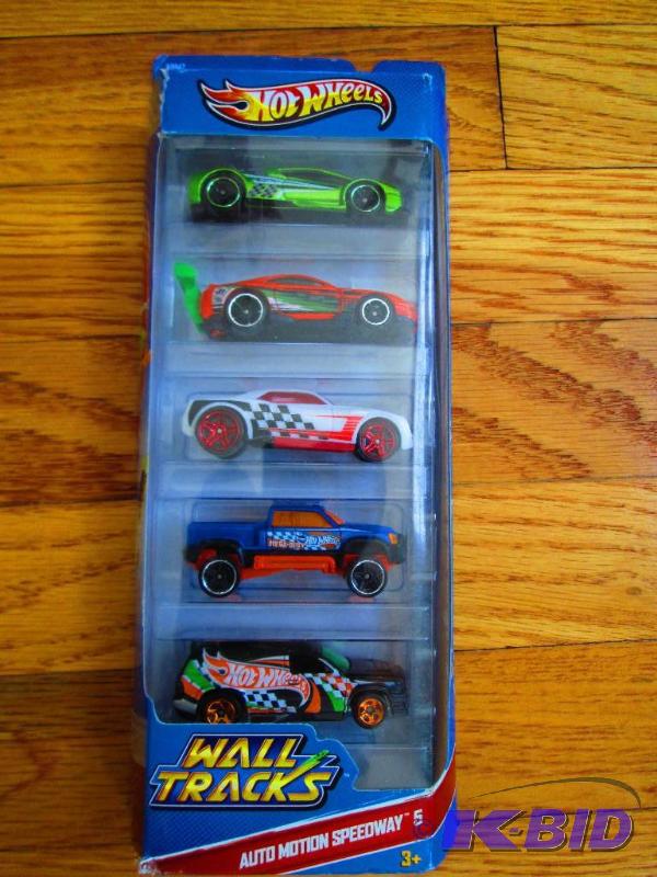 lot 21 image: Hot Wheels action motion speedway 5 pack of c...
