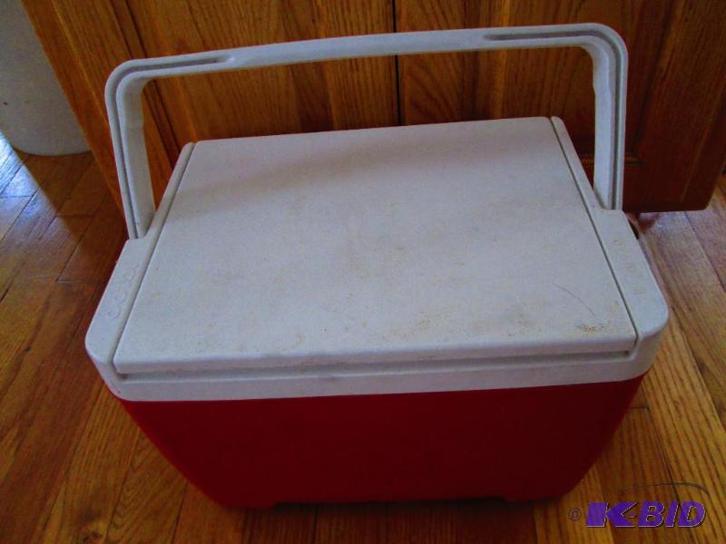 lot 35 image: Cooler with folding handle...