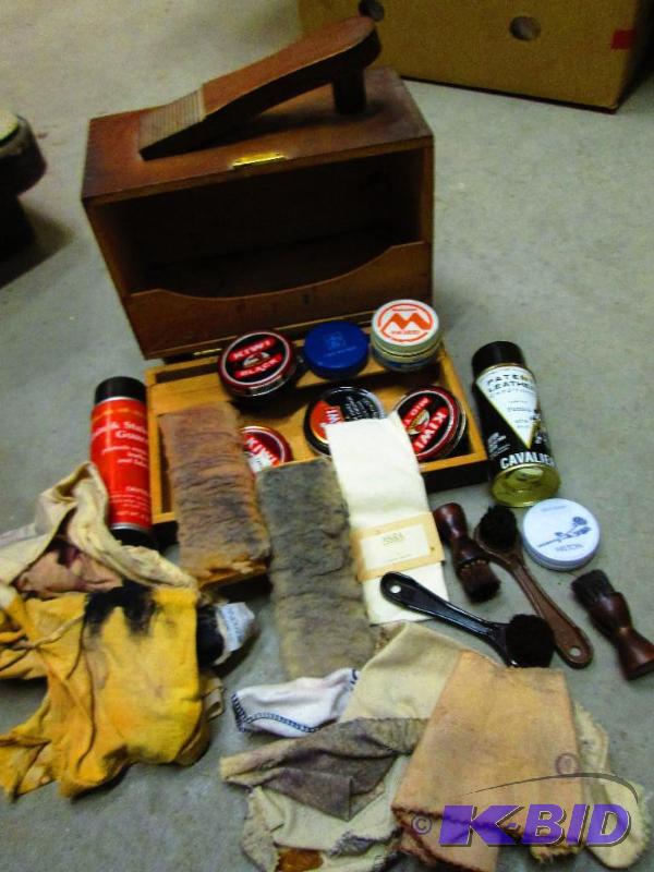 lot 40 image: Shoe shine box with assorted supplies. Nice v...