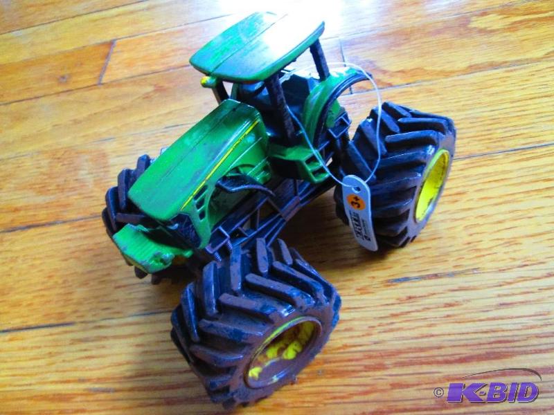 lot 84 image: Ertl John Deere tractor replica model...