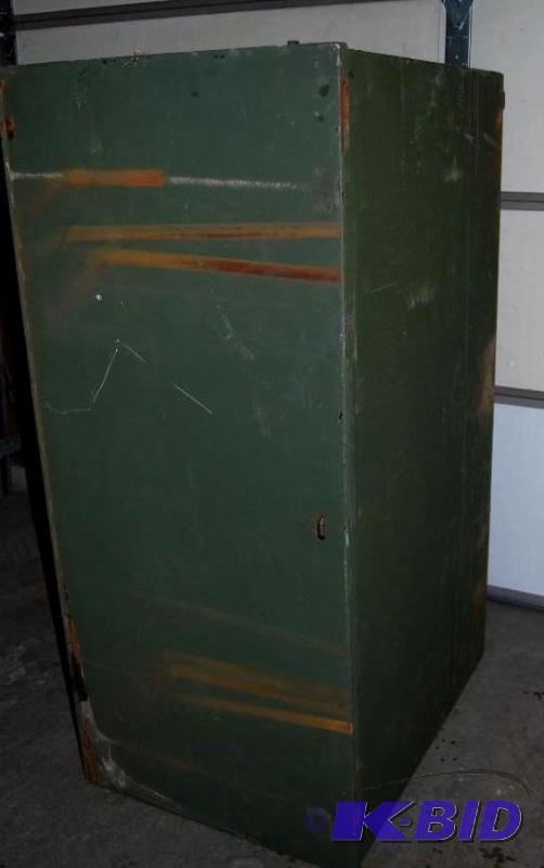 lot 30 image: U.S. Military Surplus Storage Locker, all hea...