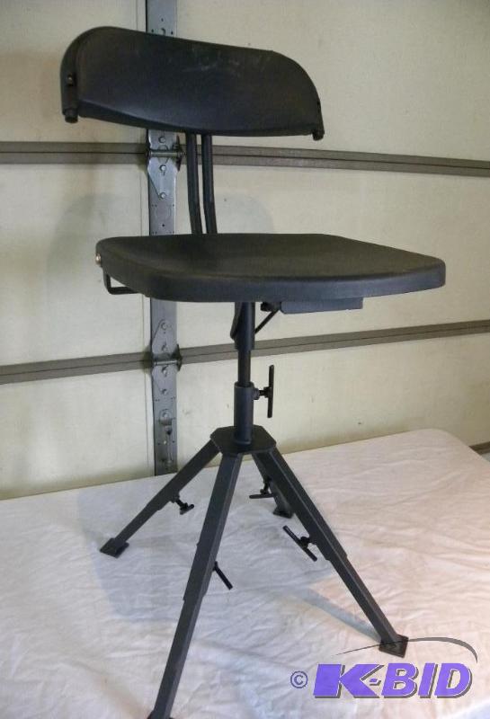 lot 54 image: Ground Blind Seat, 4 steel adjustable legs, 3...