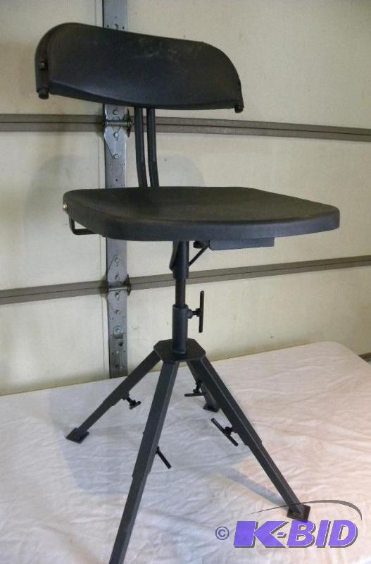 lot 55 image: Ground Blind Seat, 4 steel adjustable legs, 3...