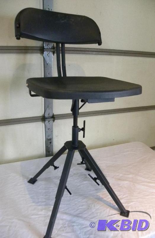 lot 56 image: Ground Blind Seat, 4 steel adjustable legs, 3...