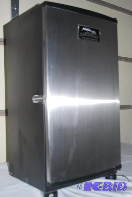 lot 67 image: Masterbuilt 30" Digital Electric Stainle...