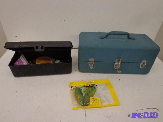lot 123 image: Tackle Boxes   1 Black Plastic Box  Full of S...