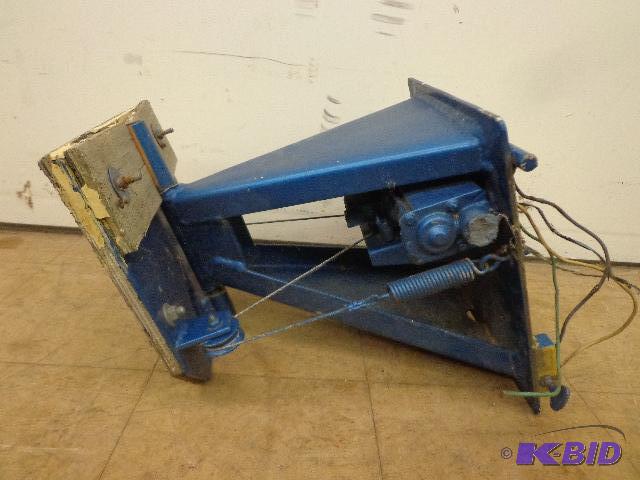 lot 29 image: Boat Motor Transom...