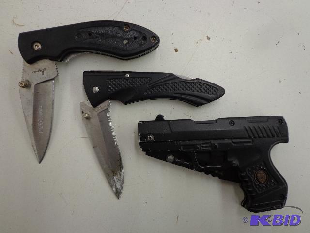 lot 50 image: KnivesBlades   Pistol Replica Switchblade  S...