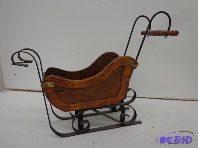lot 52 image: Old Fashioned Sleigh   Perfect for a Small Do...