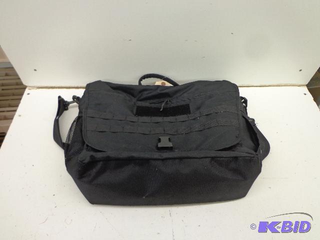 lot 89 image: Sandpiper of California Computer Bag   6"...