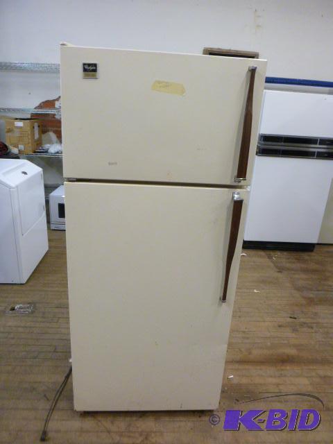 lot 10 image: Whirlpool RegrigeratorFreezer 14.3 cubic fee...