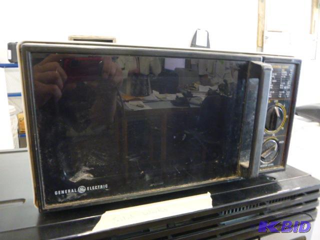 lot 22 image: GE Small Microwave A Dave Host microwave. Som...