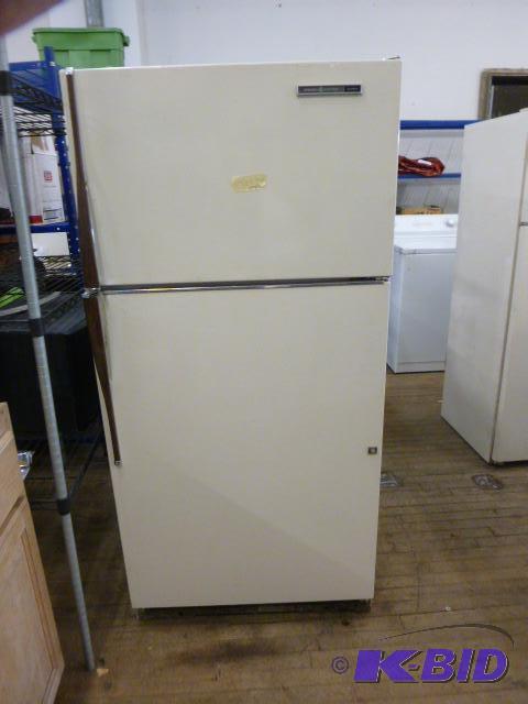 lot 24 image: General Electric RefrigeratorFreezer Almond ...