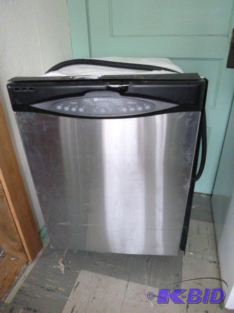 lot 26 image: Maytag Quiet Series 300 Dishwasher Stainless ...