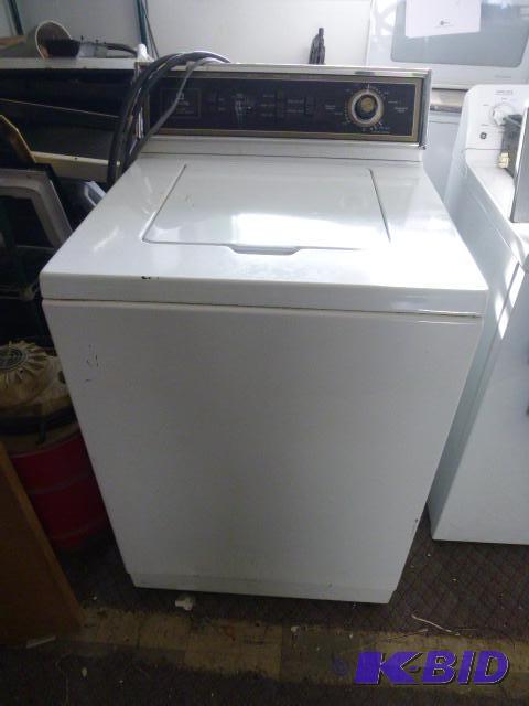 lot 33 image: Maytag Heavy Duty Washer Tested and works....