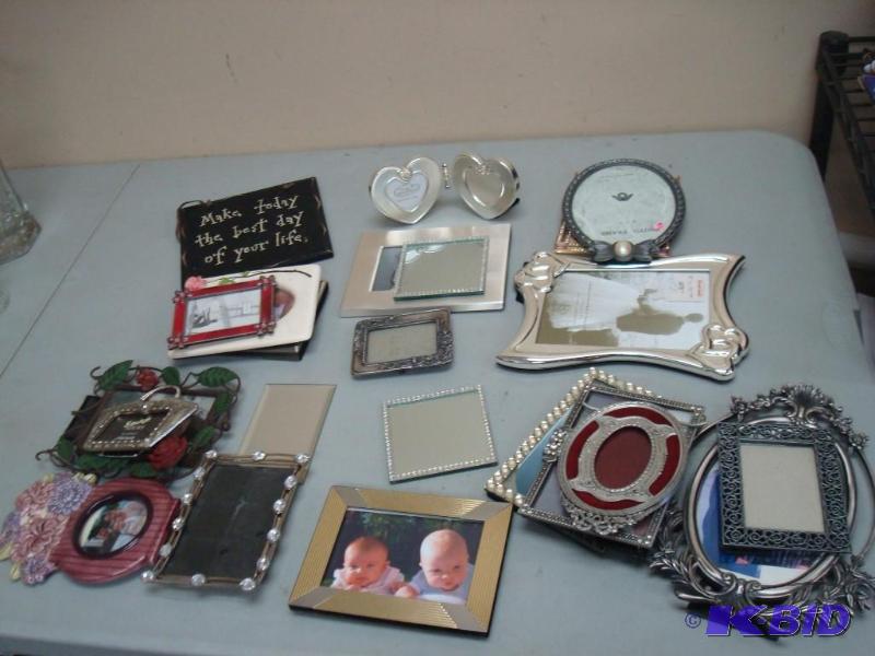 Lot Of Picture Frames...