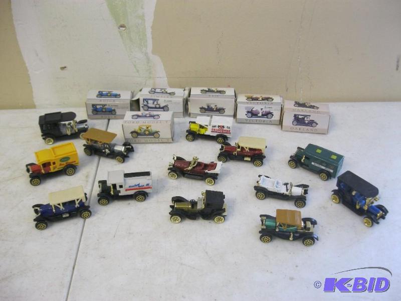 Lot Of Small Old Time Model Cars...