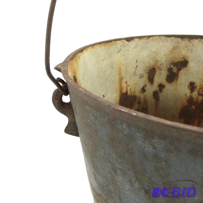 lot 21 image: Cast Iron Cauldron