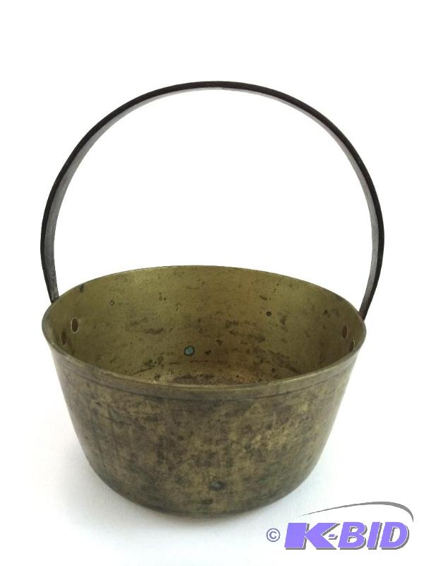 lot 24 image: Vintage H.W. Haydens  Ansonia Brass Co. Bucket