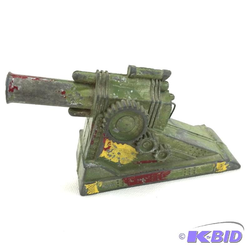 lot 11 image: World War II ARTG-01 USA  Artillery Gun Tin Toy - Marx