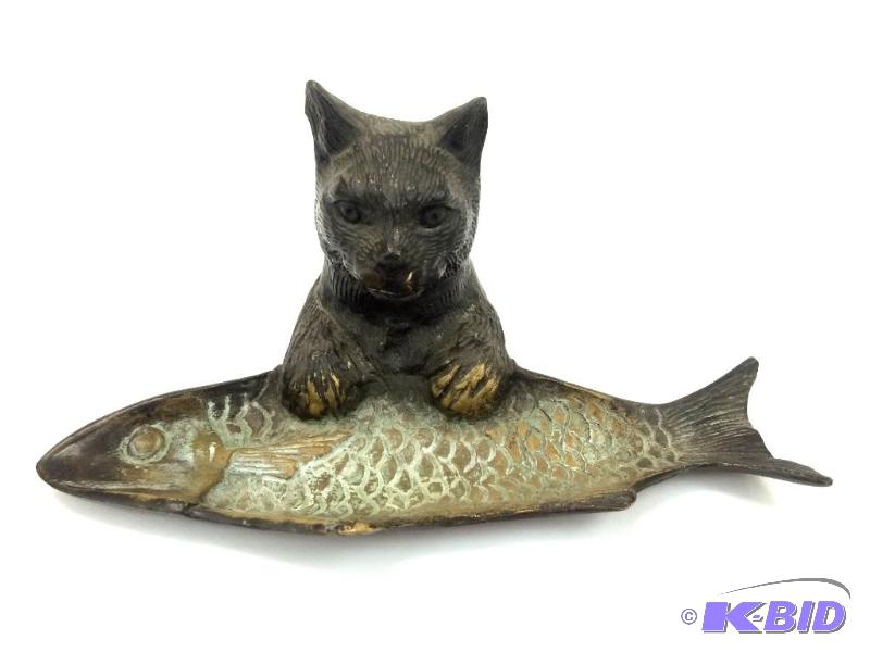 lot 31 image: Desktop Pen Tray - Cat with Fish - Brass