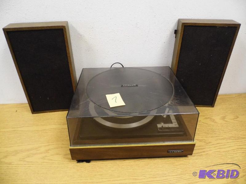 Lloyds Turntable wSpeakers